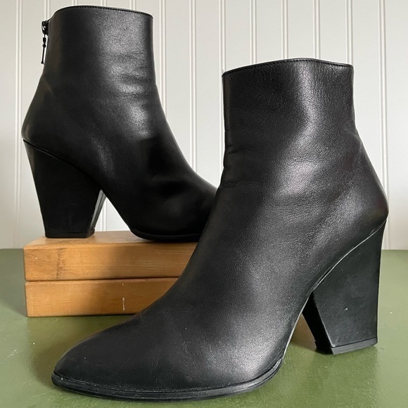 Stuart Weitzman Wedge Heel Ankle Boots in Black Glove Leather *Spain* - Picture 1 of 12